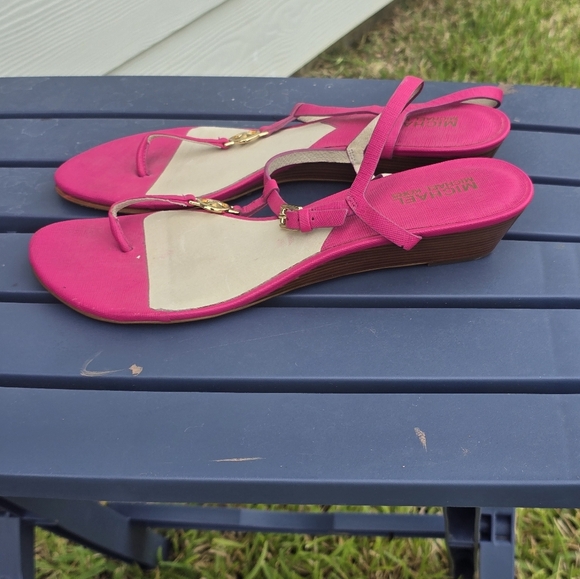 Michael Kors Nora Wedge Sandals Sz 10M Shoes Raspberry Pink Thong Logo Leather - Picture 9 of 15